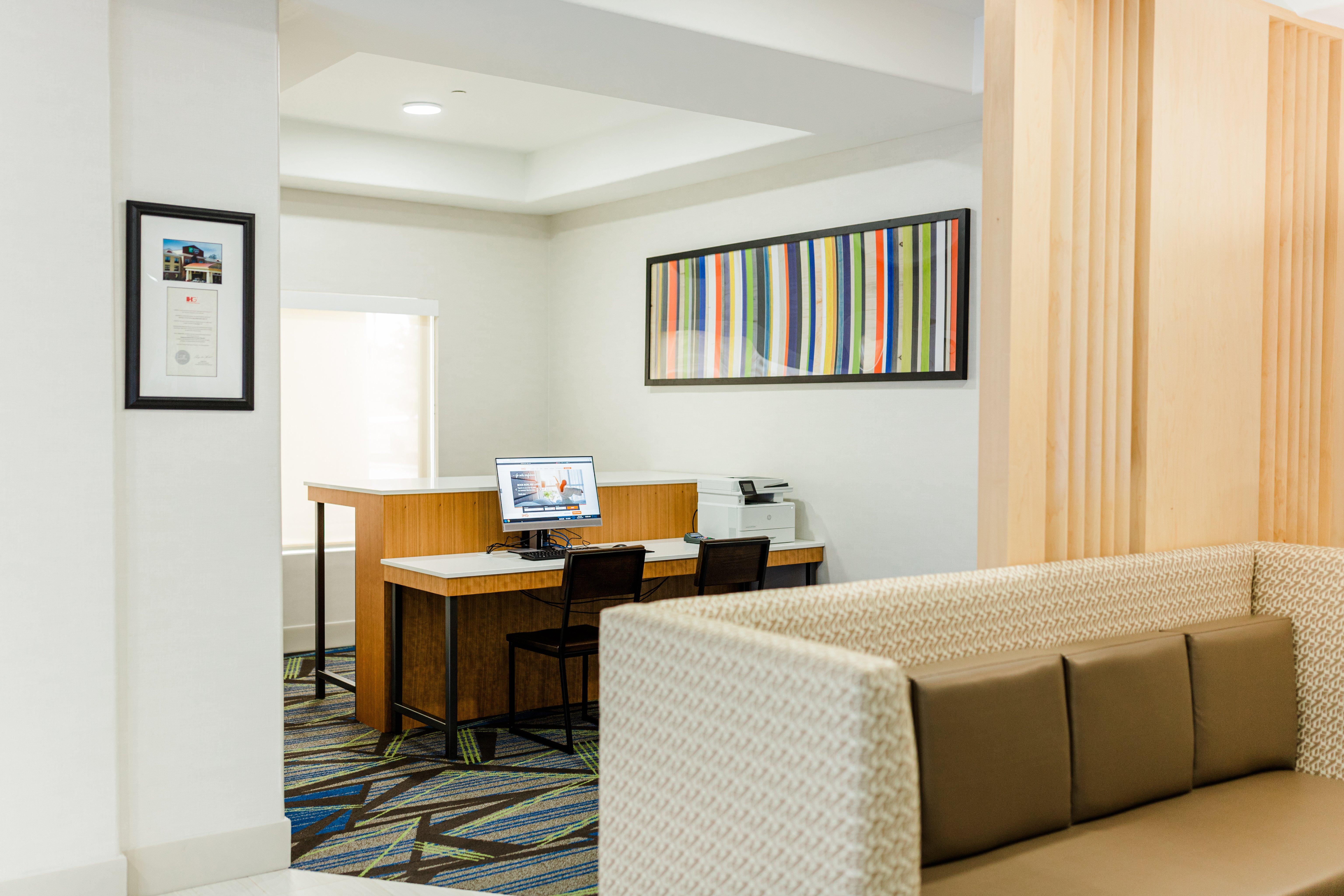 Holiday Inn Express Hotel & Suites Greenville By Ihg Exterior foto